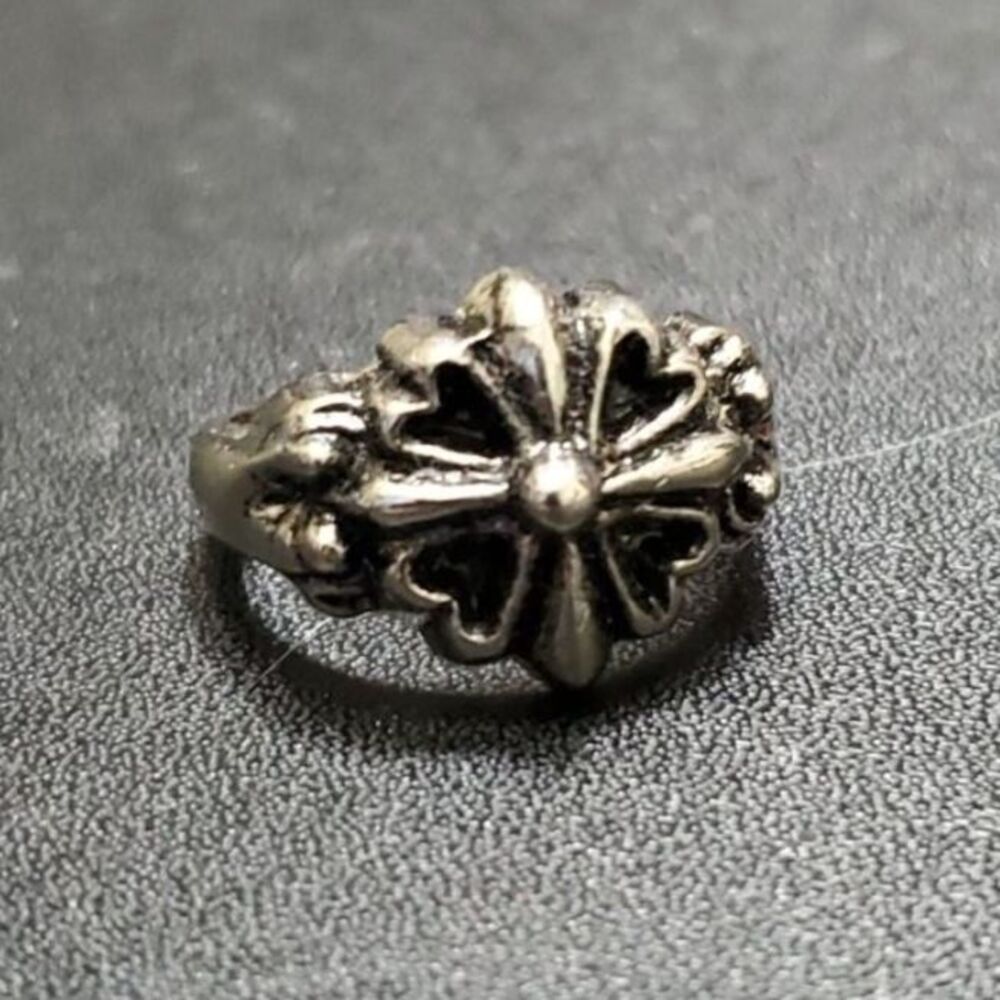 Silver tone flower ring size 9.25 approx